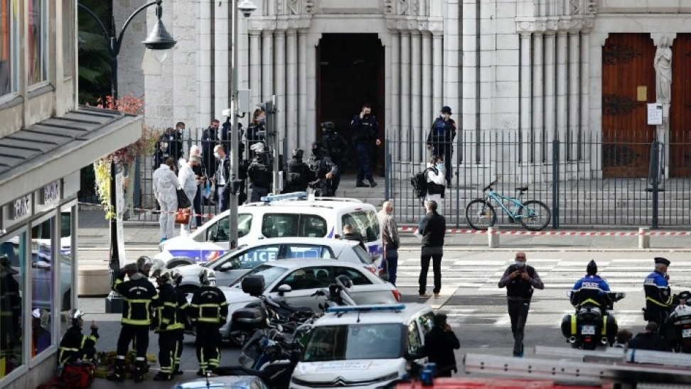 Γαλλία: Ποιος ο δράστης της επίθεσης- Φωνάζε Αλλάχου Άκμπαρ στο ασθενοφόρο